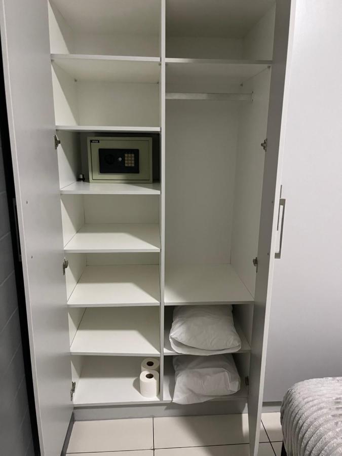 The Den Marensky Towers Apartment Уиндхоек Екстериор снимка