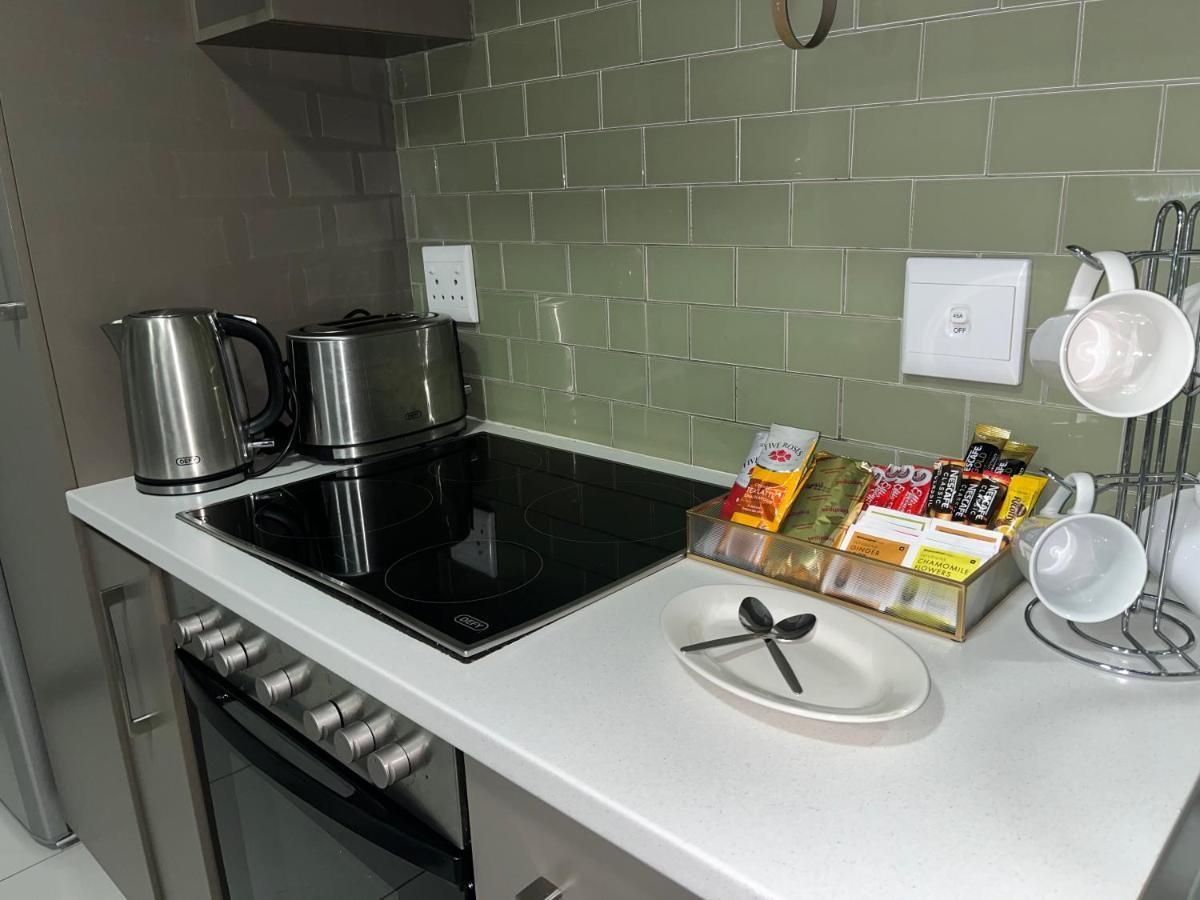 The Den Marensky Towers Apartment Уиндхоек Екстериор снимка