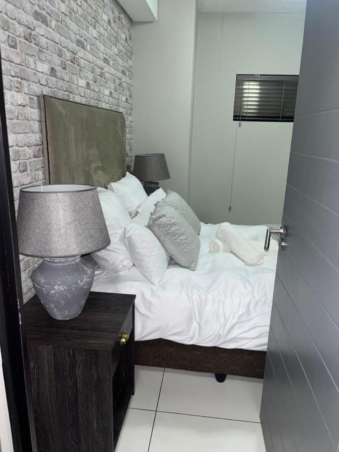 The Den Marensky Towers Apartment Уиндхоек Екстериор снимка
